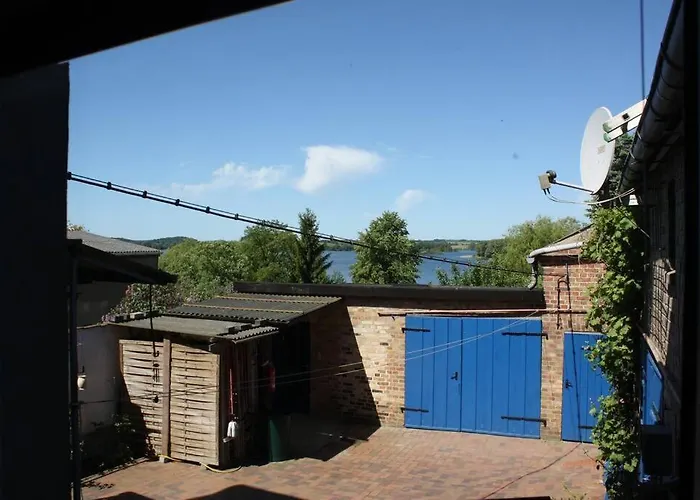 Mit Grossem Garten Und Blick Zum