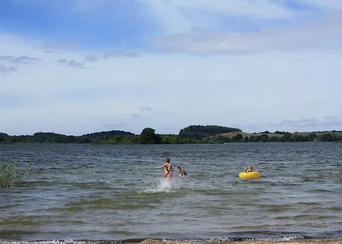Appartement Mit Grossem Garten Und Blick Zum Furstenwerder