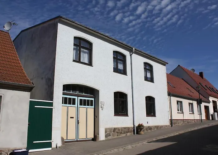 Mit Grossem Garten Und Blick Zum Furstenwerder