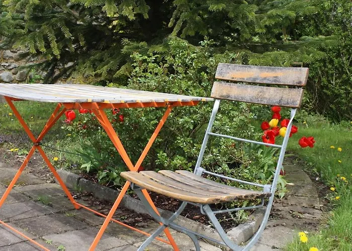 Mit Grossem Garten Und Blick Zum *